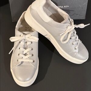 Women's Nauralizer Silver Sneakers